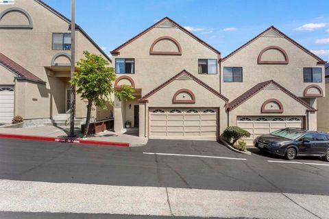 Photo of 903 Appian Knoll Ct, El Sobrante, CA 94803 (MLS # 41142068)