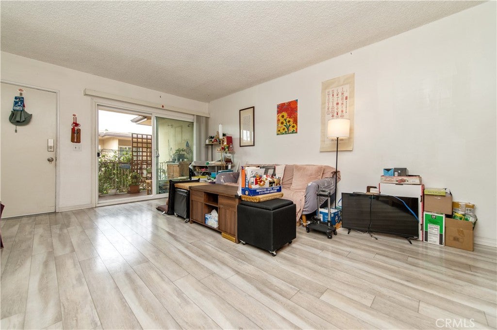 1122 W Huntington Drive 9