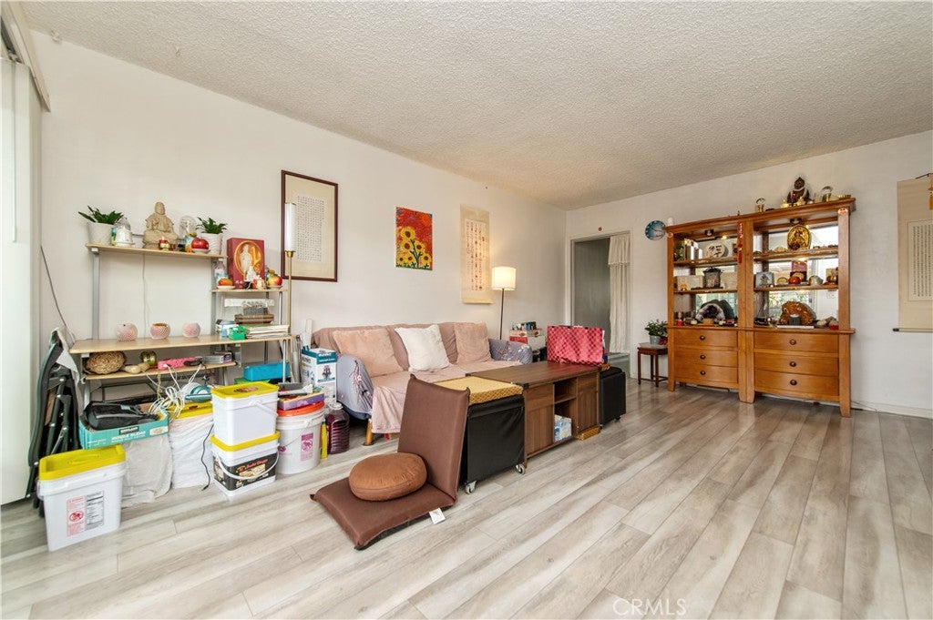 1122 W Huntington Drive 9