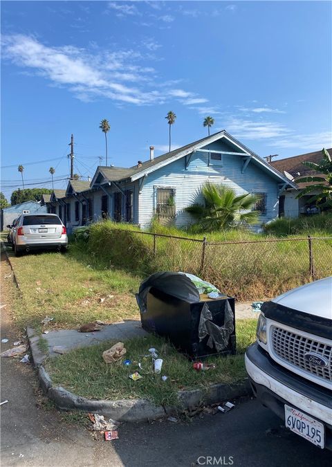 Photo of 447 W 67th St, Los Angeles, CA 90003 (MLS # DW25222596)
