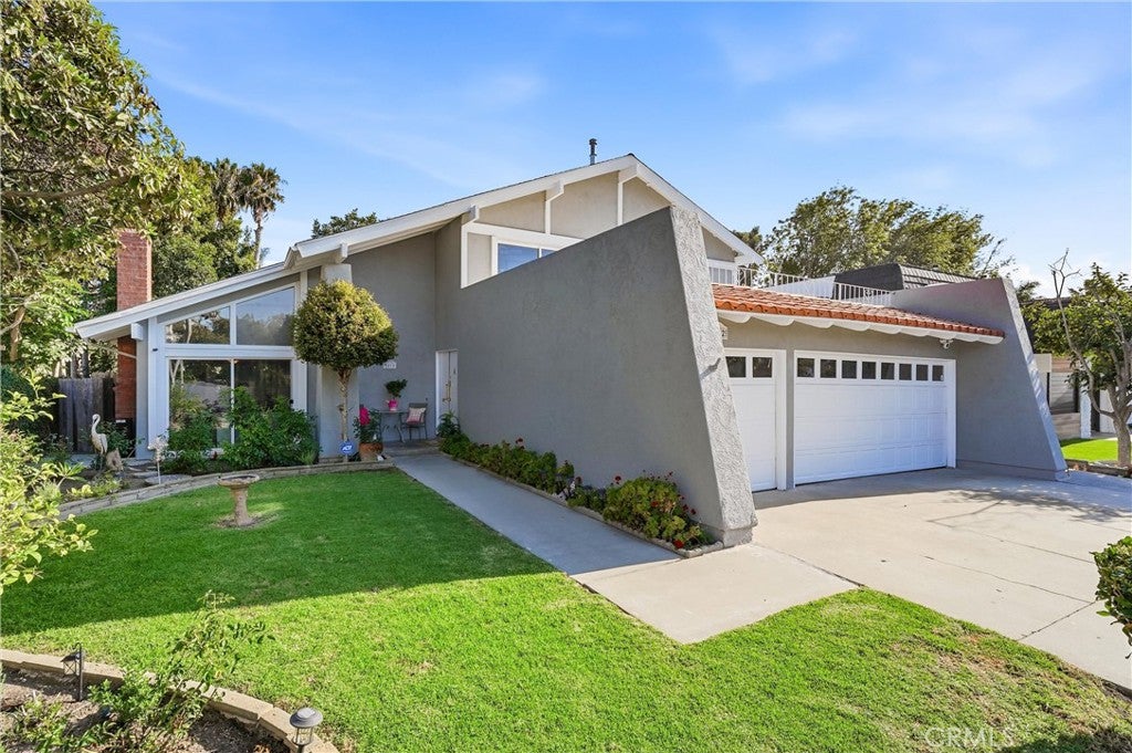 5872 Meadowbrook Drive