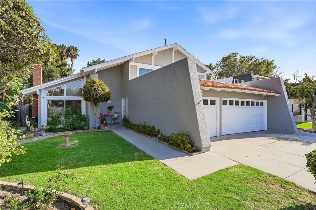 5872 Meadowbrook Drive