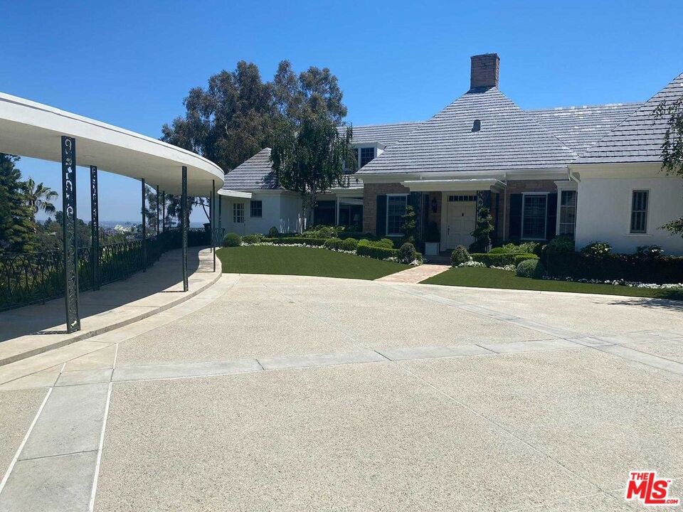 On the market for the first time in 25 years! This incredible property called the "Hawkins House" was built by the esteemed architect Gerard Colcord in 1953. Boasting 5 bedrooms and 6 bathrooms, including a detached guest house- there is nothing to rival this listing. Up a gated long driveway on a promontory, you will find the most incredible unobscured views from downtown to the ocean.
