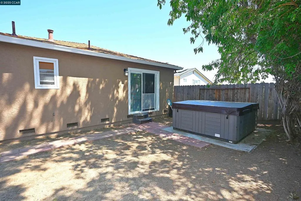 Pittsburg, California 94565, United States, 4 Bedrooms Bedrooms, ,3 BathroomsBathrooms,Residential,Active,170174