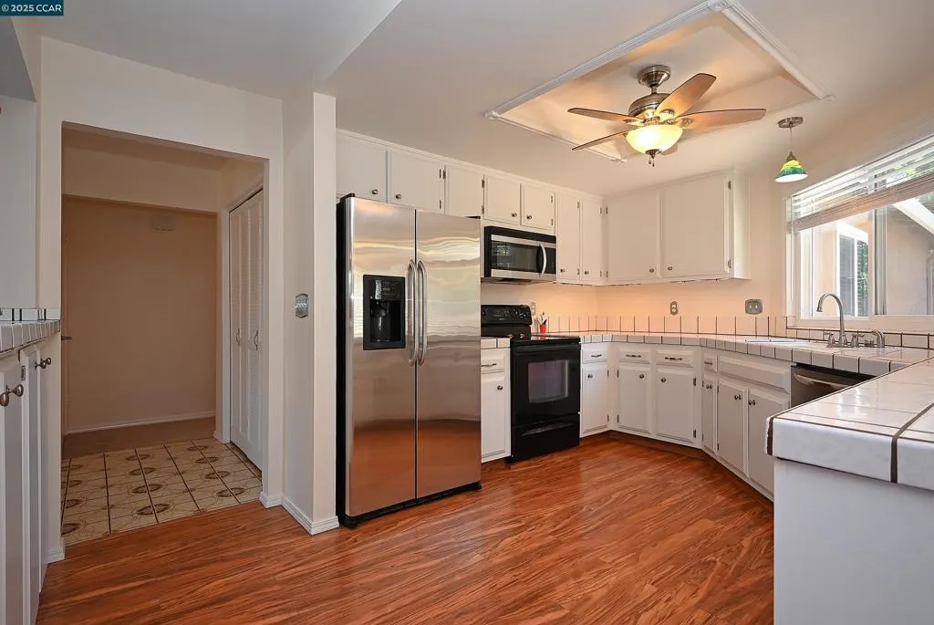 Pittsburg, California 94565, United States, 4 Bedrooms Bedrooms, ,3 BathroomsBathrooms,Residential,Active,170174