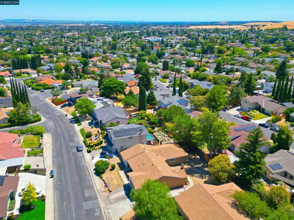 Pittsburg, California 94565, United States, 4 Bedrooms Bedrooms, ,3 BathroomsBathrooms,Residential,Active,170174