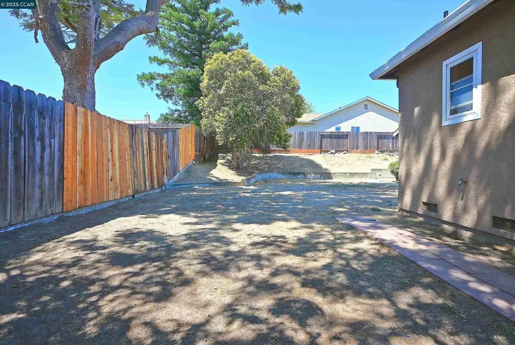 Pittsburg, California 94565, United States, 4 Bedrooms Bedrooms, ,3 BathroomsBathrooms,Residential,Active,170174