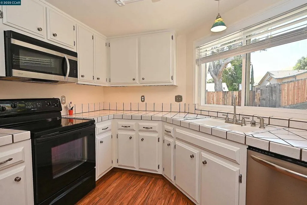 Pittsburg, California 94565, United States, 4 Bedrooms Bedrooms, ,3 BathroomsBathrooms,Residential,Active,170174