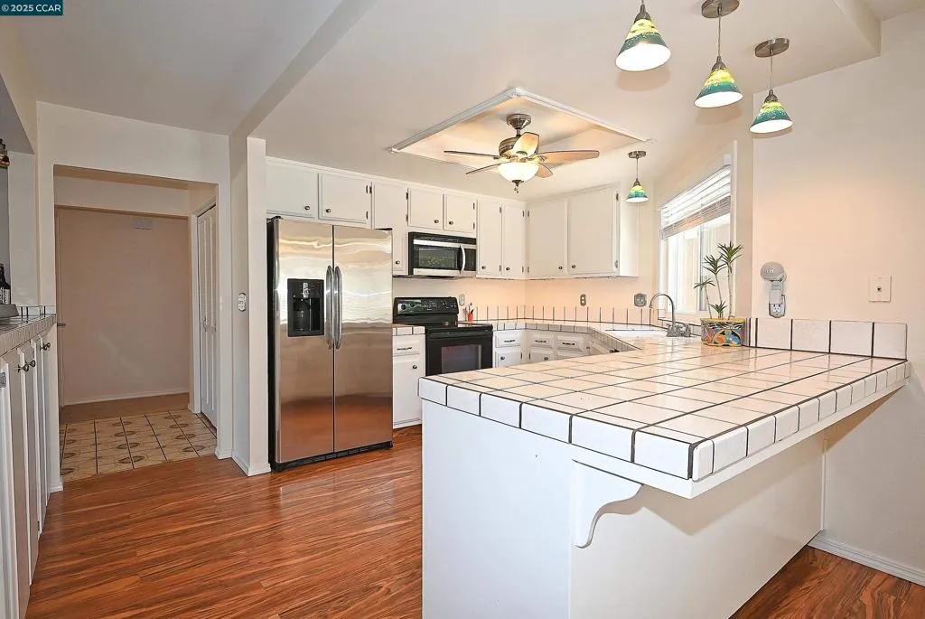 Pittsburg, California 94565, United States, 4 Bedrooms Bedrooms, ,3 BathroomsBathrooms,Residential,Active,170174