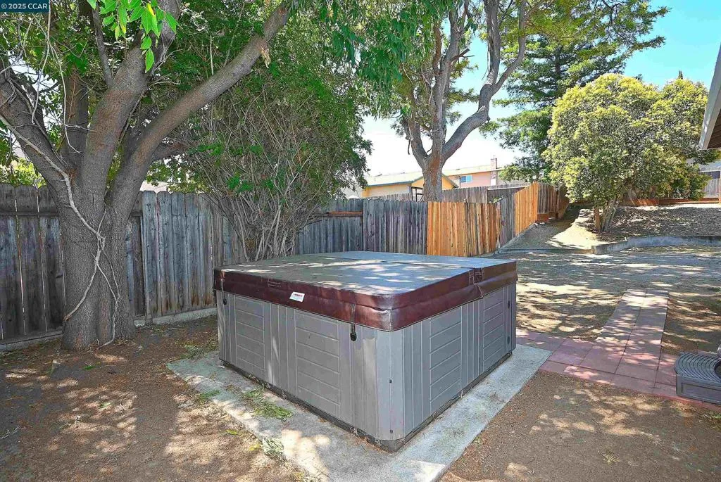 Pittsburg, California 94565, United States, 4 Bedrooms Bedrooms, ,3 BathroomsBathrooms,Residential,Active,170174