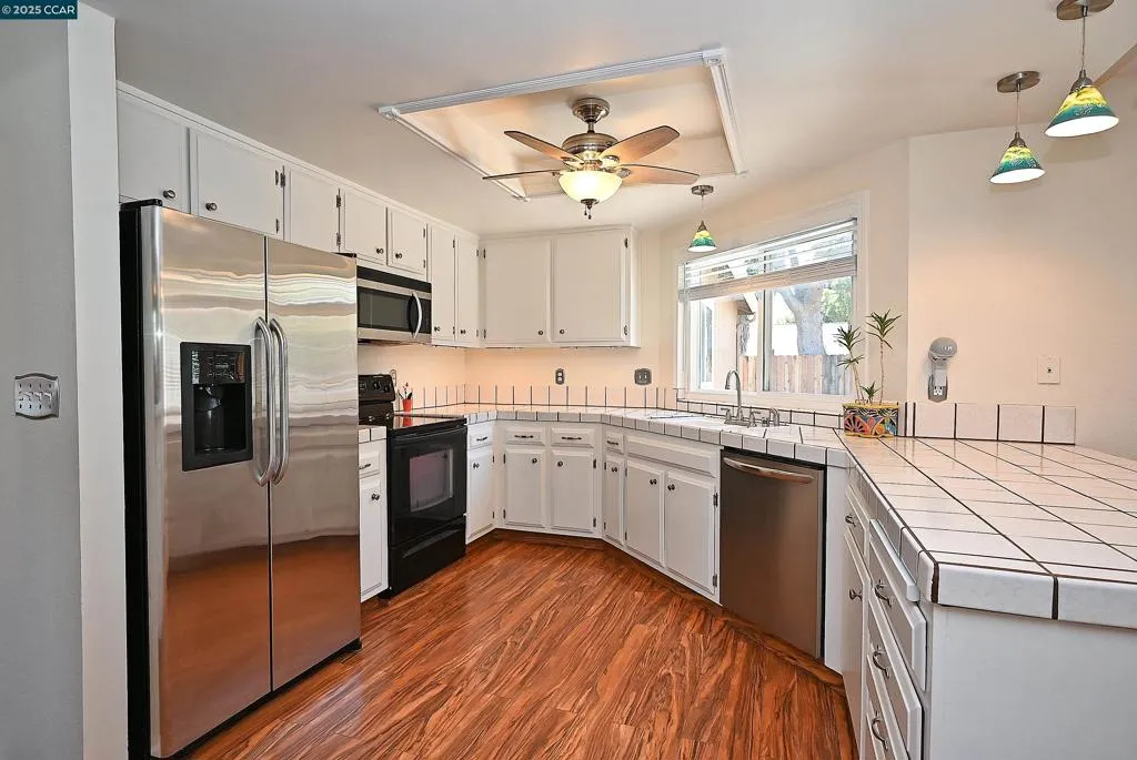 Pittsburg, California 94565, United States, 4 Bedrooms Bedrooms, ,3 BathroomsBathrooms,Residential,Active,170174