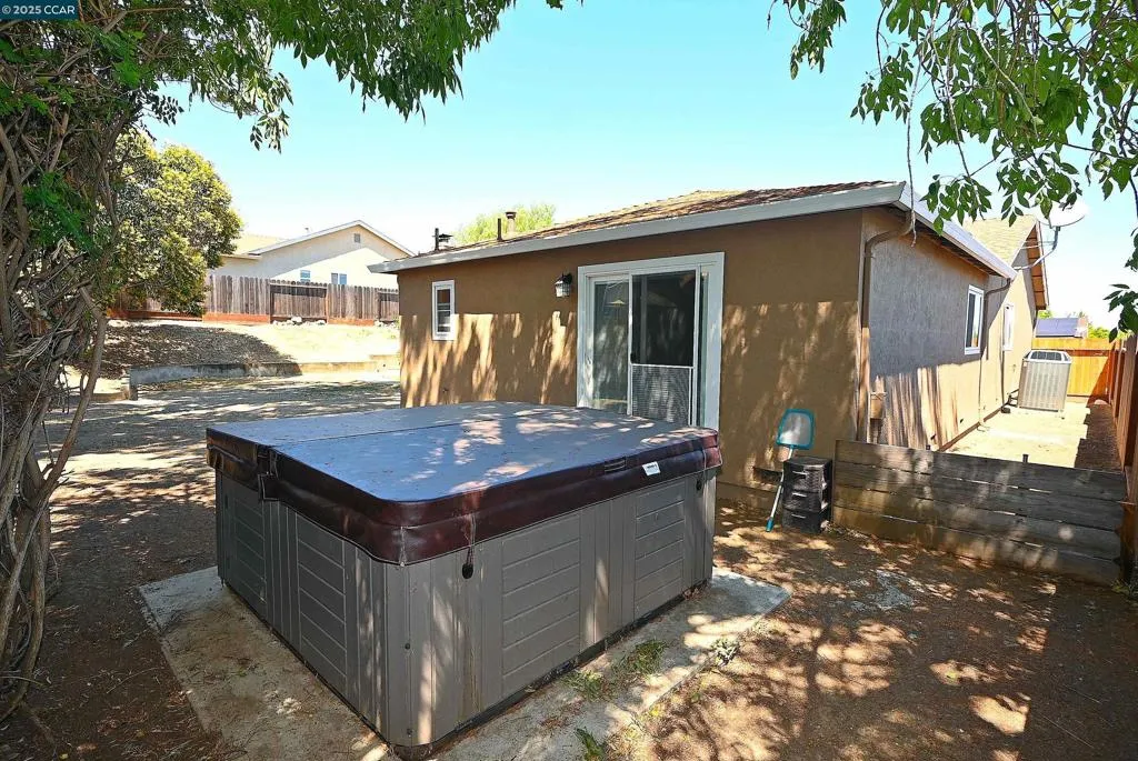 Pittsburg, California 94565, United States, 4 Bedrooms Bedrooms, ,3 BathroomsBathrooms,Residential,Active,170174