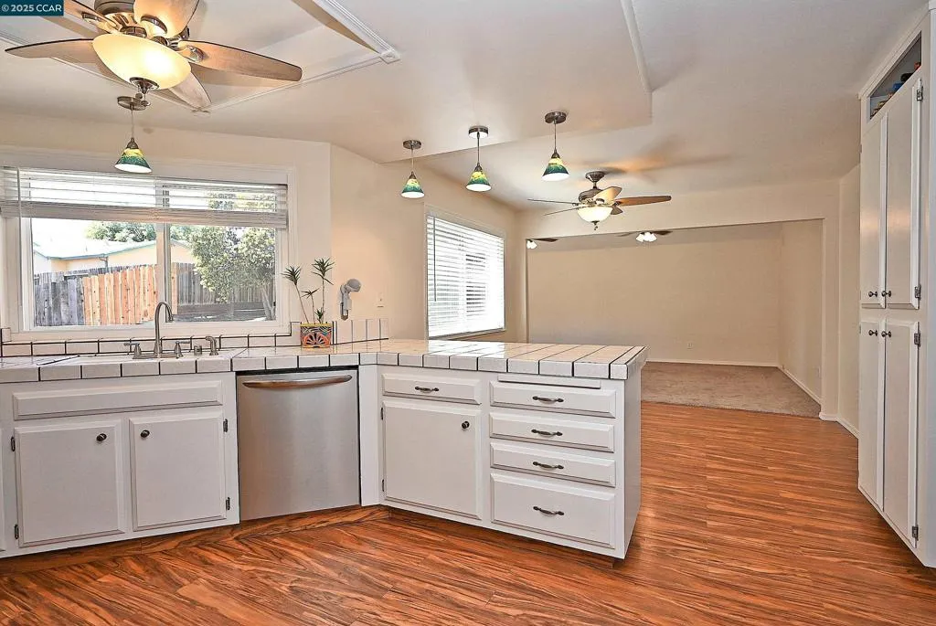 Pittsburg, California 94565, United States, 4 Bedrooms Bedrooms, ,3 BathroomsBathrooms,Residential,Active,170174