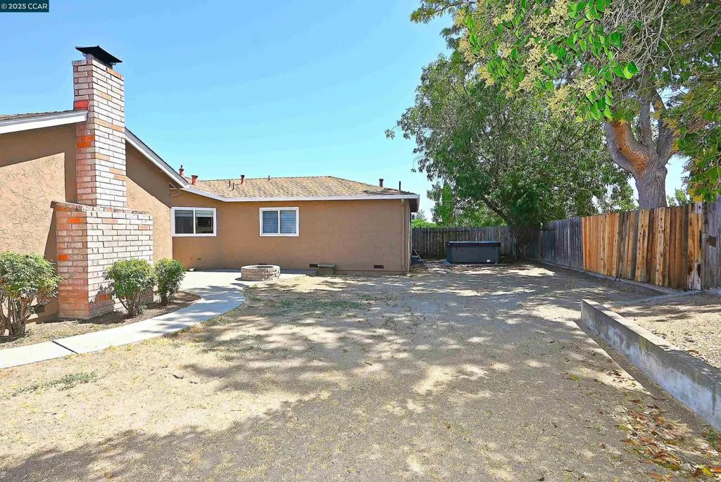 Pittsburg, California 94565, United States, 4 Bedrooms Bedrooms, ,3 BathroomsBathrooms,Residential,Active,170174