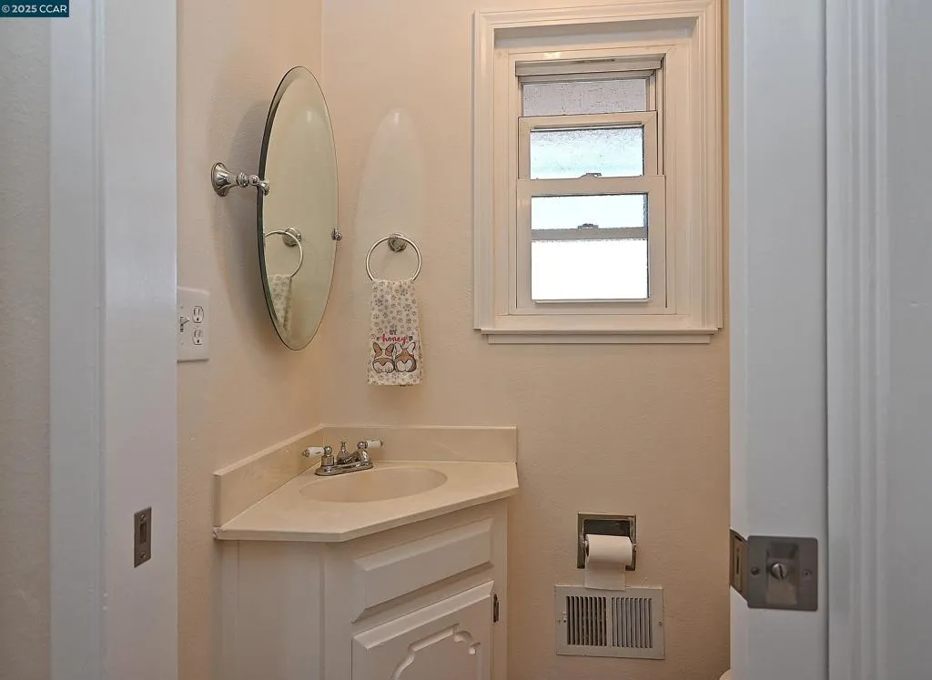 Pittsburg, California 94565, United States, 4 Bedrooms Bedrooms, ,3 BathroomsBathrooms,Residential,Active,170174