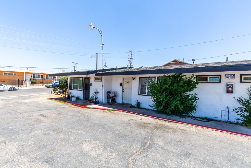 518 W Fredricks Street