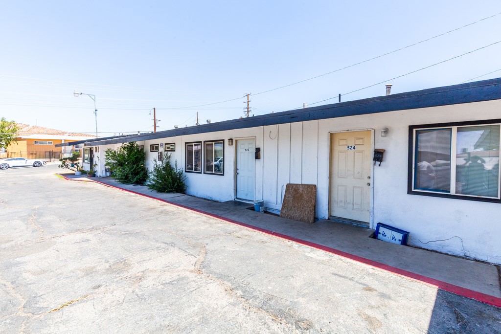 518 W Fredricks Street