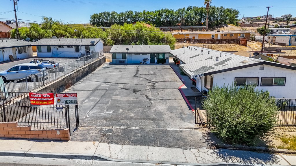 518 W Fredricks Street