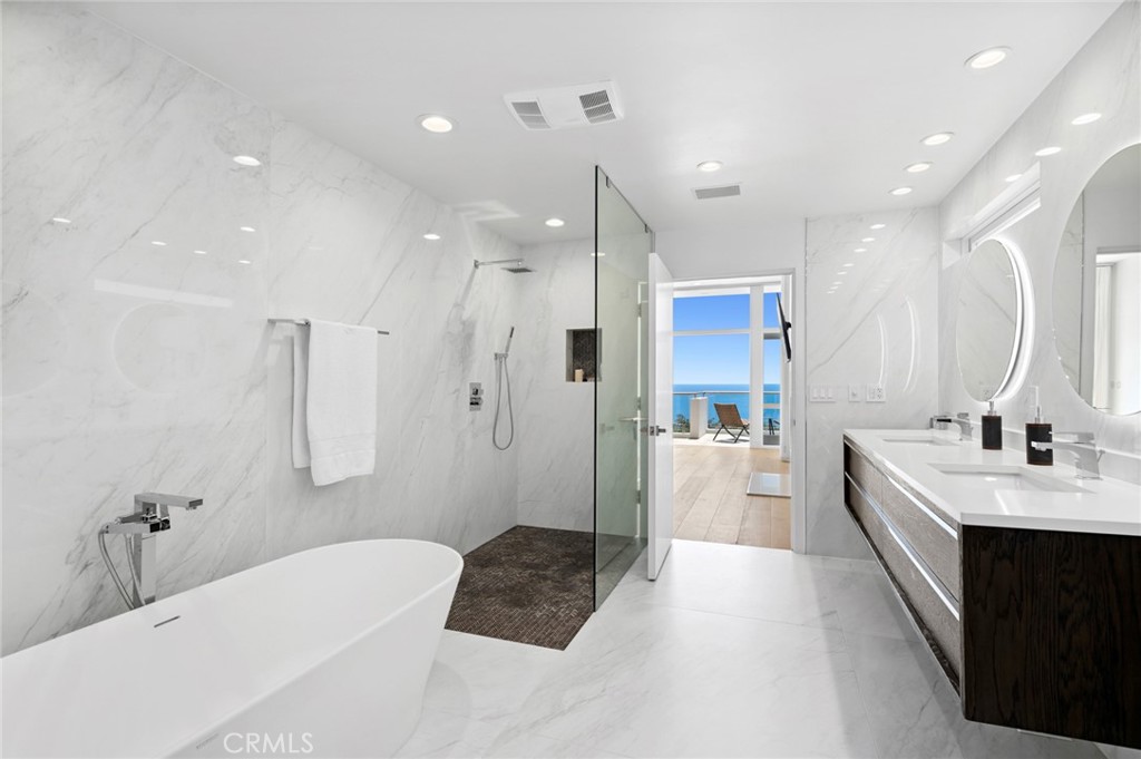1061 Skyline Drive, Laguna Beach CA 92651 - Photo 15