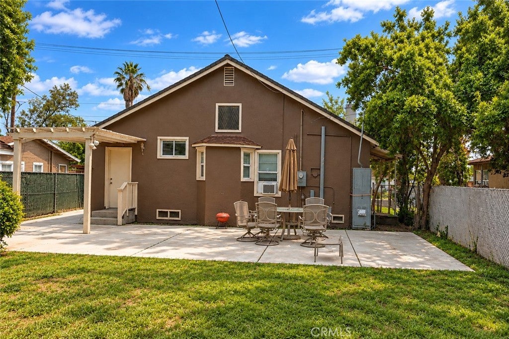 210 E 9th