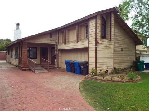 Photo of 3706 Pine Ave, Long Beach, CA 90807 (MLS # SB26074076)