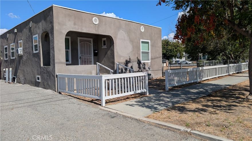 Step into the heart of the city with this charming, classic detached 2-bedroom, 1-bathroom home, perfectly positioned for the quintessential Downtown Riverside lifestyle. This residence offers the best of urban living with the privacy of a stand-alone home. Enjoy the convenience of being just a short walk from Riverside's most iconic destinations, including the historic Mission Inn Hotel & Spa, the vibrant downtown corridor, and the Metrolink station—perfect for effortless commuting. Inside, the home features low-maintenance tile and laminate flooring throughout, granite countertops and stainless steel range in the kitchen. Ceiling fans in the bedrooms for comfort. The bathroom has a marble tiled shower. The property boasts a welcoming ambiance and is complemented by a huge outdoor space for a rental under $2,000! Experience the history, dining, and accessibility of Downtown Riverside right outside your front door!
