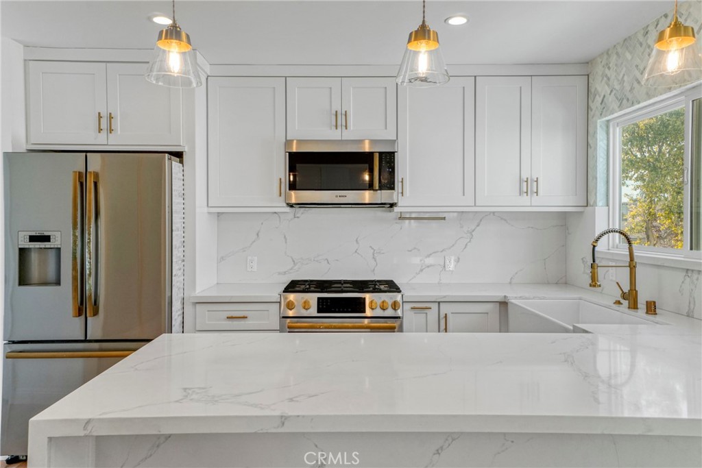 1524 E Mariposa Avenue