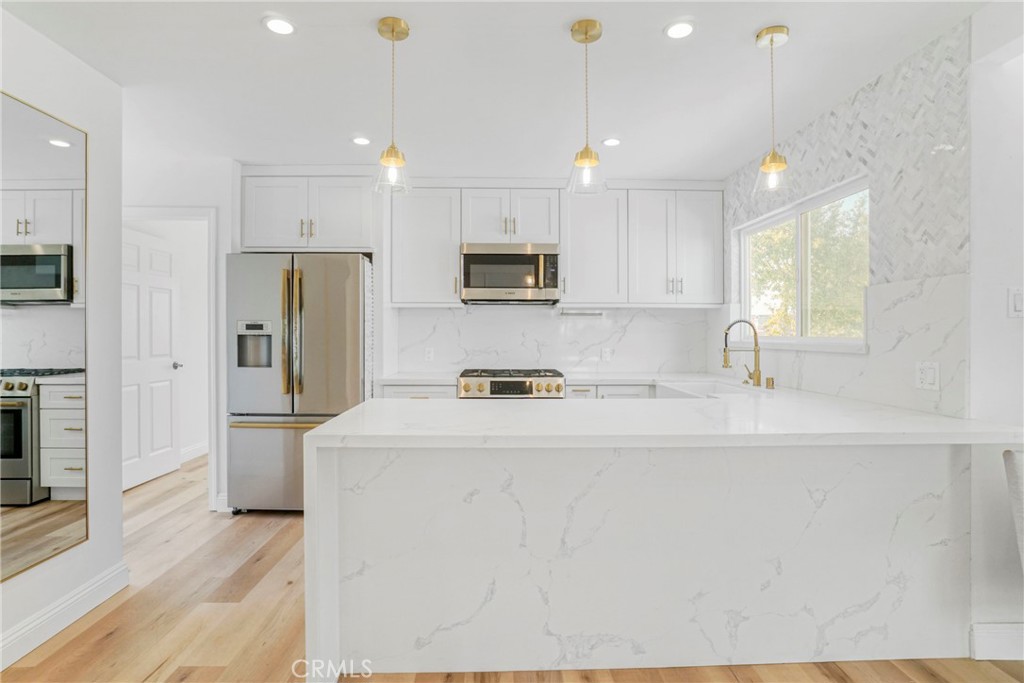 1524 E Mariposa Avenue