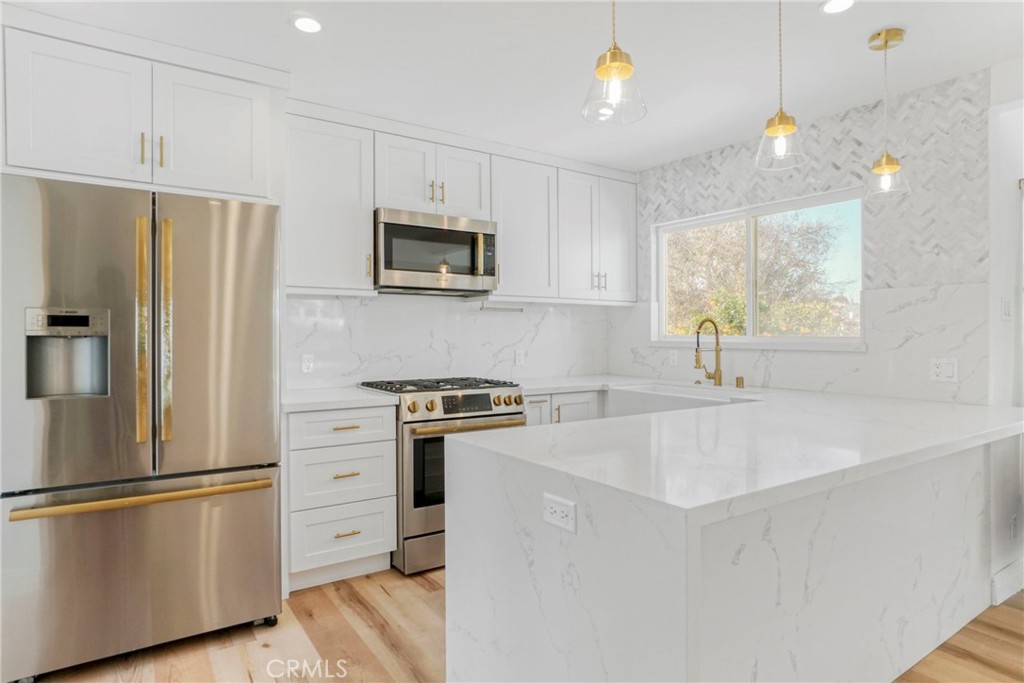 1524 E Mariposa Avenue