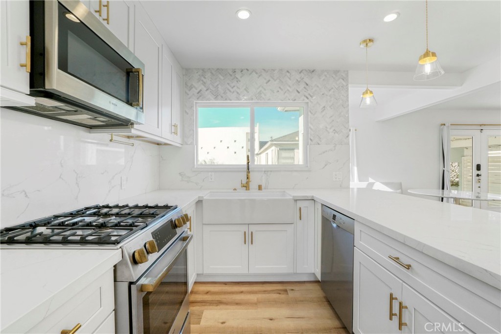 1524 E Mariposa Avenue