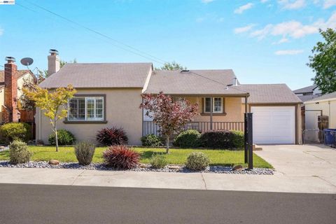 Photo of 2293 Vestal Ave Ave, Castro Valley, CA 94546 (MLS # 41136198)