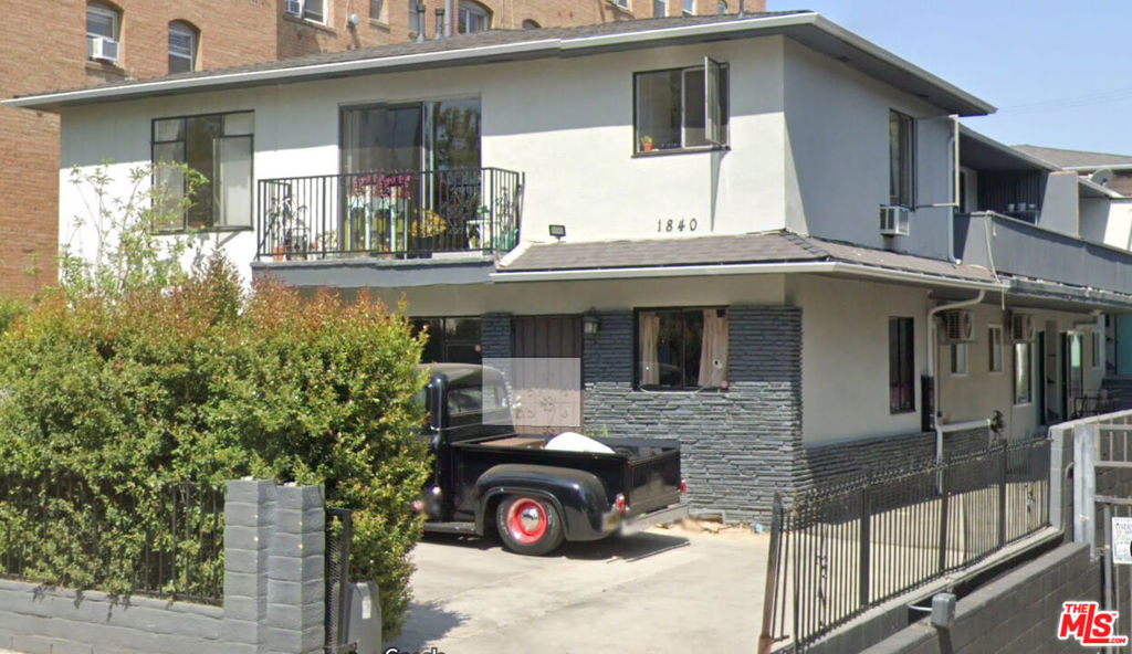 Enjoy this beautiful and recently renovated 1-bedroom, 1-bathroom apartment, perfectly located in a quiet building just a short distance from the heart of Los Feliz, Griffith Park, and Hollywood . Combining everyday comfort with prime accessibility, this unit places you close to LA's best food, shopping, nightlife, and transportation. This recently remodeled unit comes equipped with modern cabinets, stainless steel stove, microwave, and lots of storage space. Contact us now to schedule a tour to your next home.