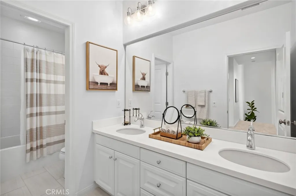 Irvine, California 92618, United States, 3 Bedrooms Bedrooms, ,3 BathroomsBathrooms,Residential,Active,130253