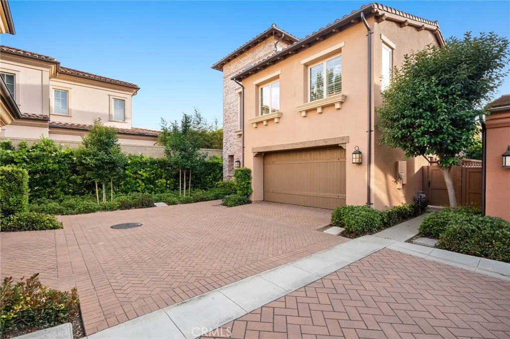 Irvine, California 92618, United States, 3 Bedrooms Bedrooms, ,3 BathroomsBathrooms,Residential,Active,130253