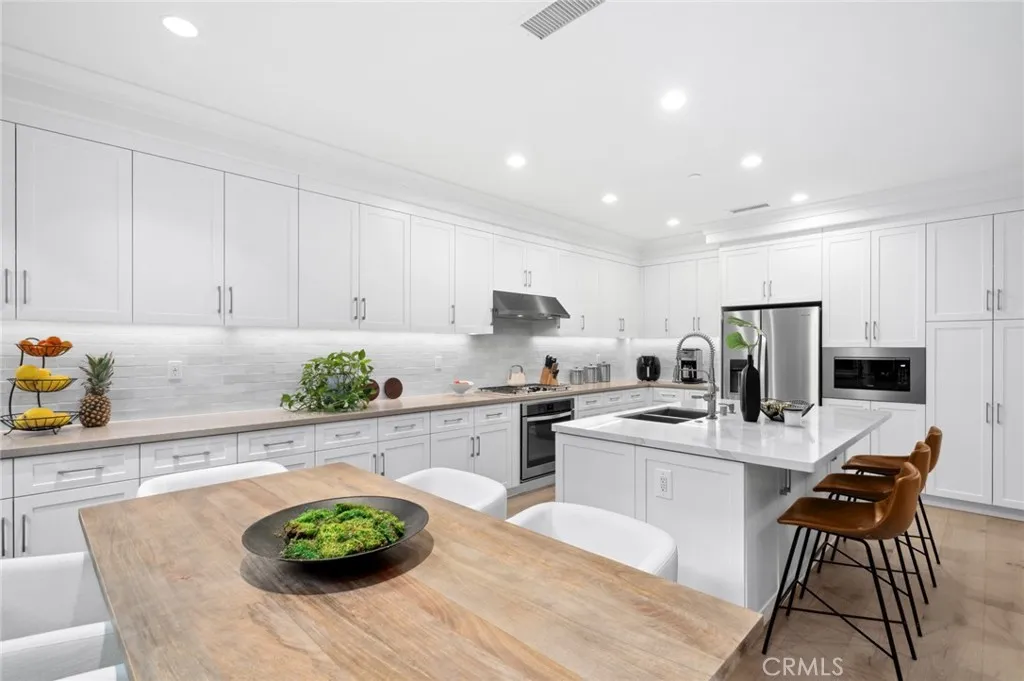 Irvine, California 92618, United States, 3 Bedrooms Bedrooms, ,3 BathroomsBathrooms,Residential,Active,130253