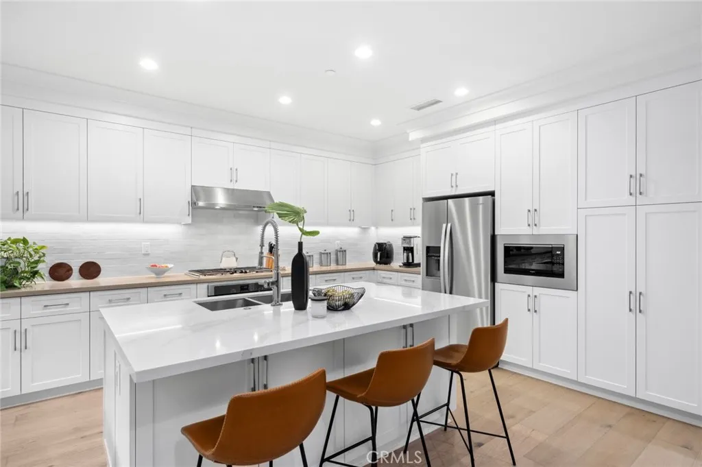 Irvine, California 92618, United States, 3 Bedrooms Bedrooms, ,3 BathroomsBathrooms,Residential,Active,130253