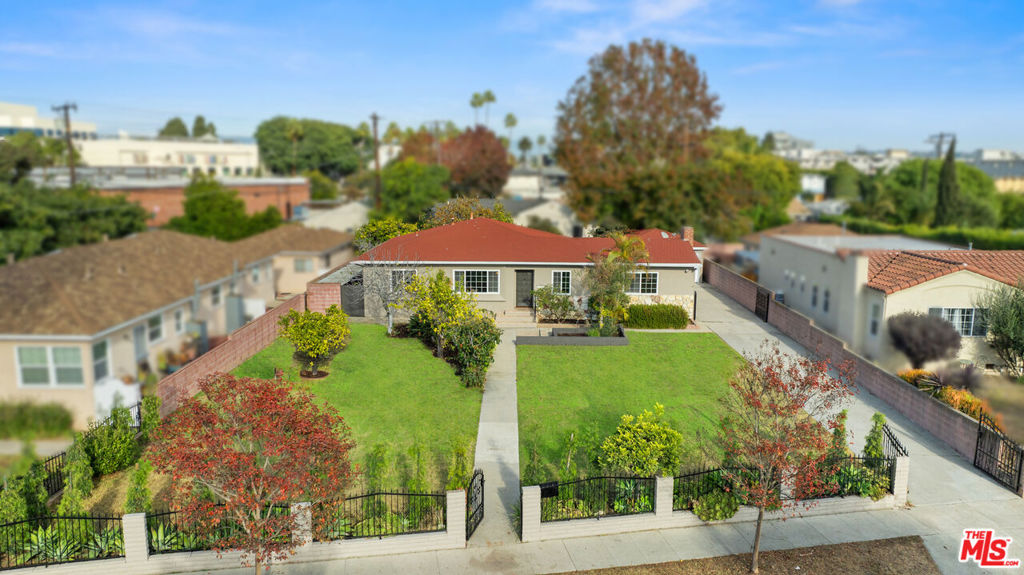 4242 Grand View Boulevard