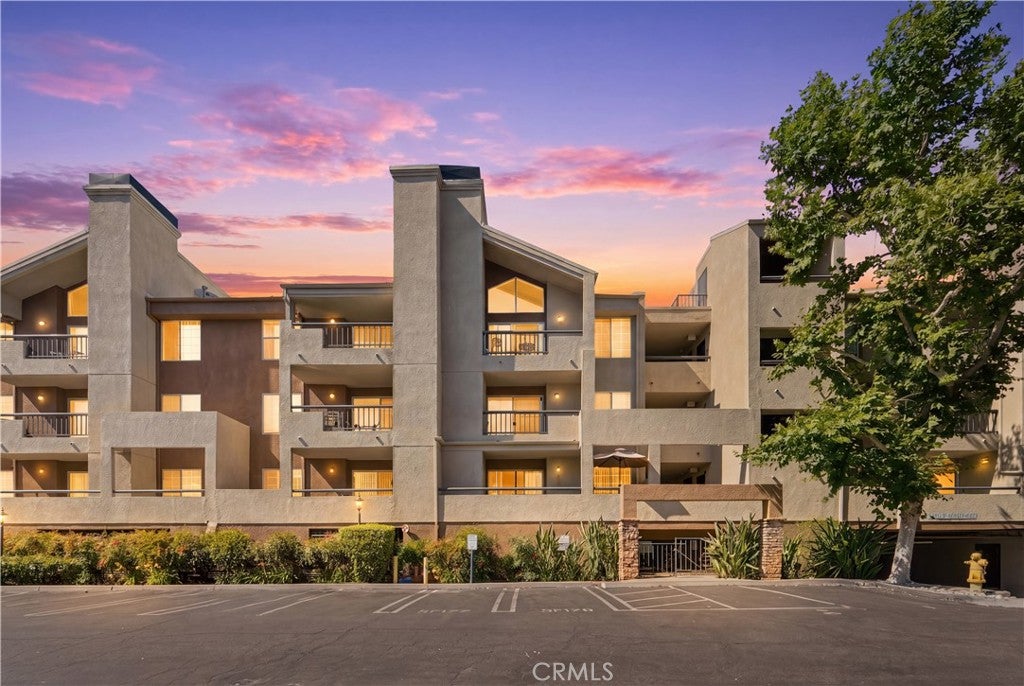 Photo of 5535 Canoga AVE #332, Woodland Hills, CA 91367 (MLS # SR26107421)