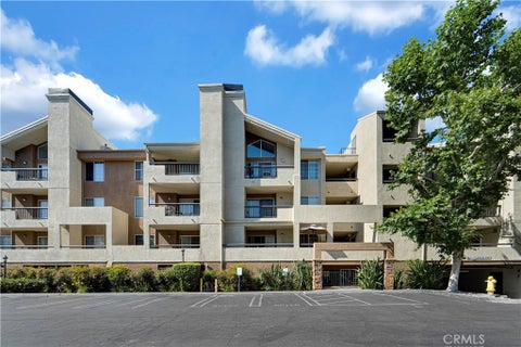 Photo of 5535 Canoga AVE #332, Woodland Hills, CA 91367 (MLS # SR26107421)