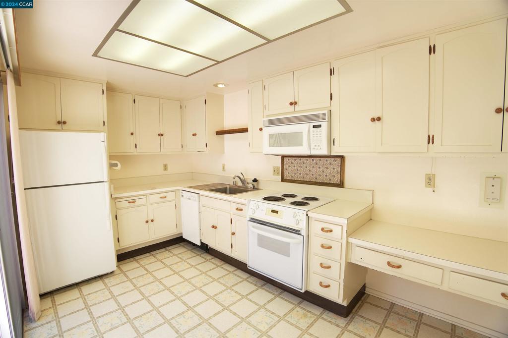 ROSSMOOR - Residential