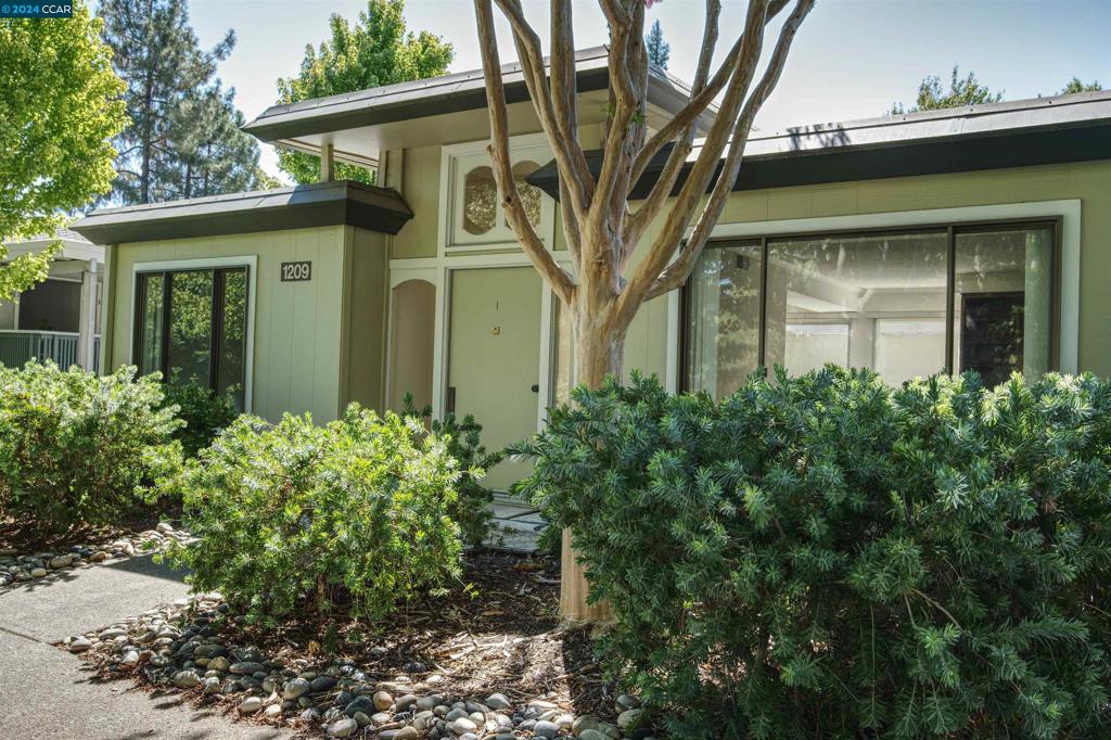 ROSSMOOR - Residential