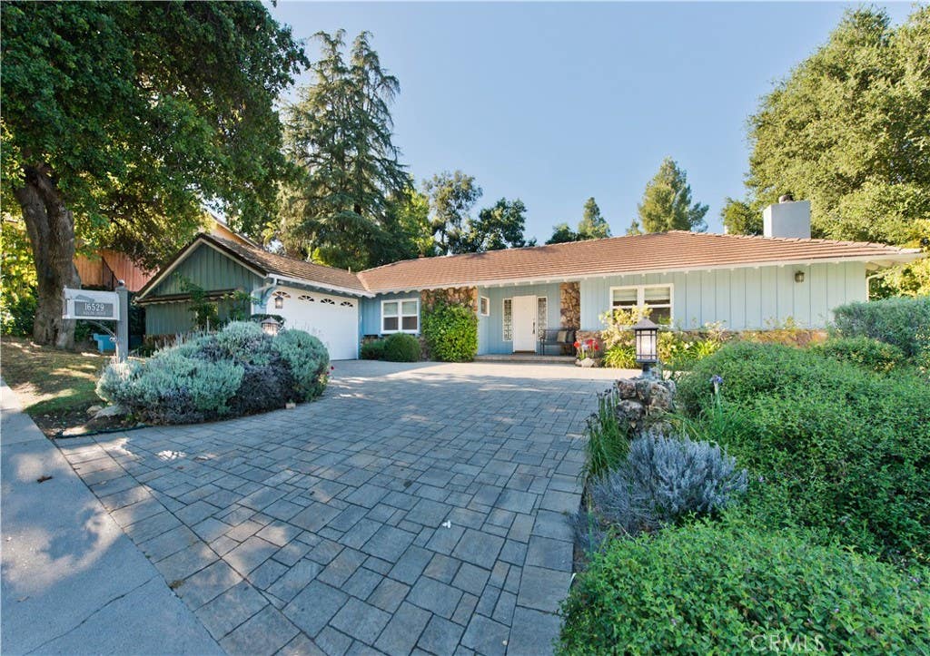 Photo of 16529 Adlon Road, Encino, CA 91436 (MLS # SR26126588)