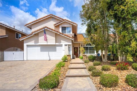 Photo of 28523 Red Cedar Pl, Saugus, CA 91390 (MLS # SR26086713)