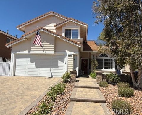Photo of 28523 Red Cedar Pl, Saugus, CA 91390 (MLS # SR26086713)