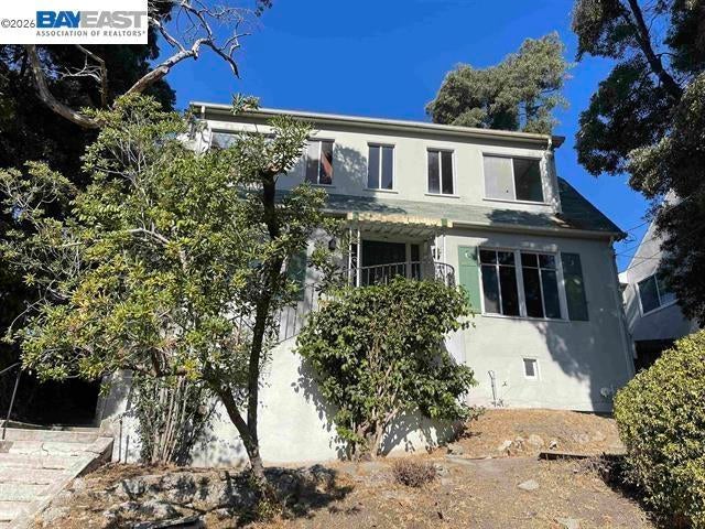 876 Rosemount Road, Oakland CA 94610