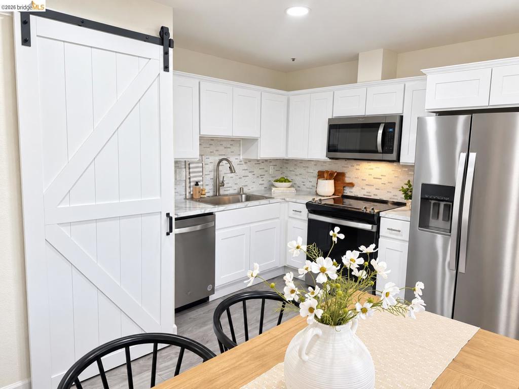 4763 Nicol Common 103