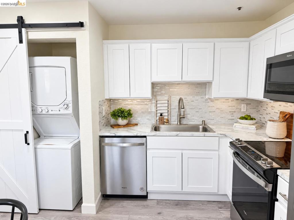 4763 Nicol Common 103