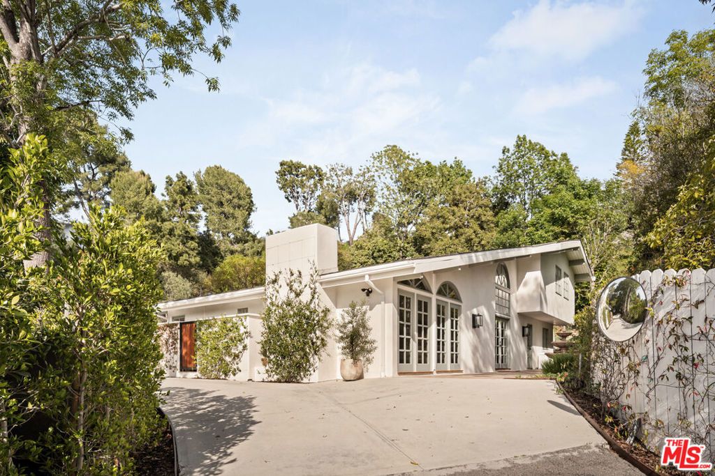 Photo of 13641 Bayliss Road, Los Angeles, CA 90049 (MLS # 26666777)