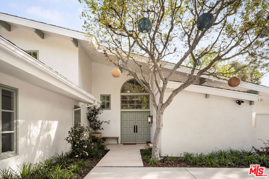 Photo of 13641 Bayliss Road, Los Angeles, CA 90049 (MLS # 26666777)