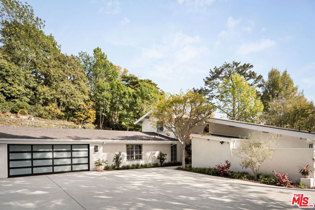 Photo of 13641 Bayliss Road, Los Angeles, CA 90049 (MLS # 26666777)